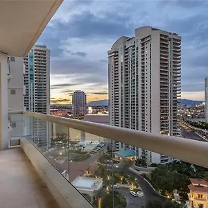 Stunning Four Bedroom Fully Professionally Remodeled Apartment